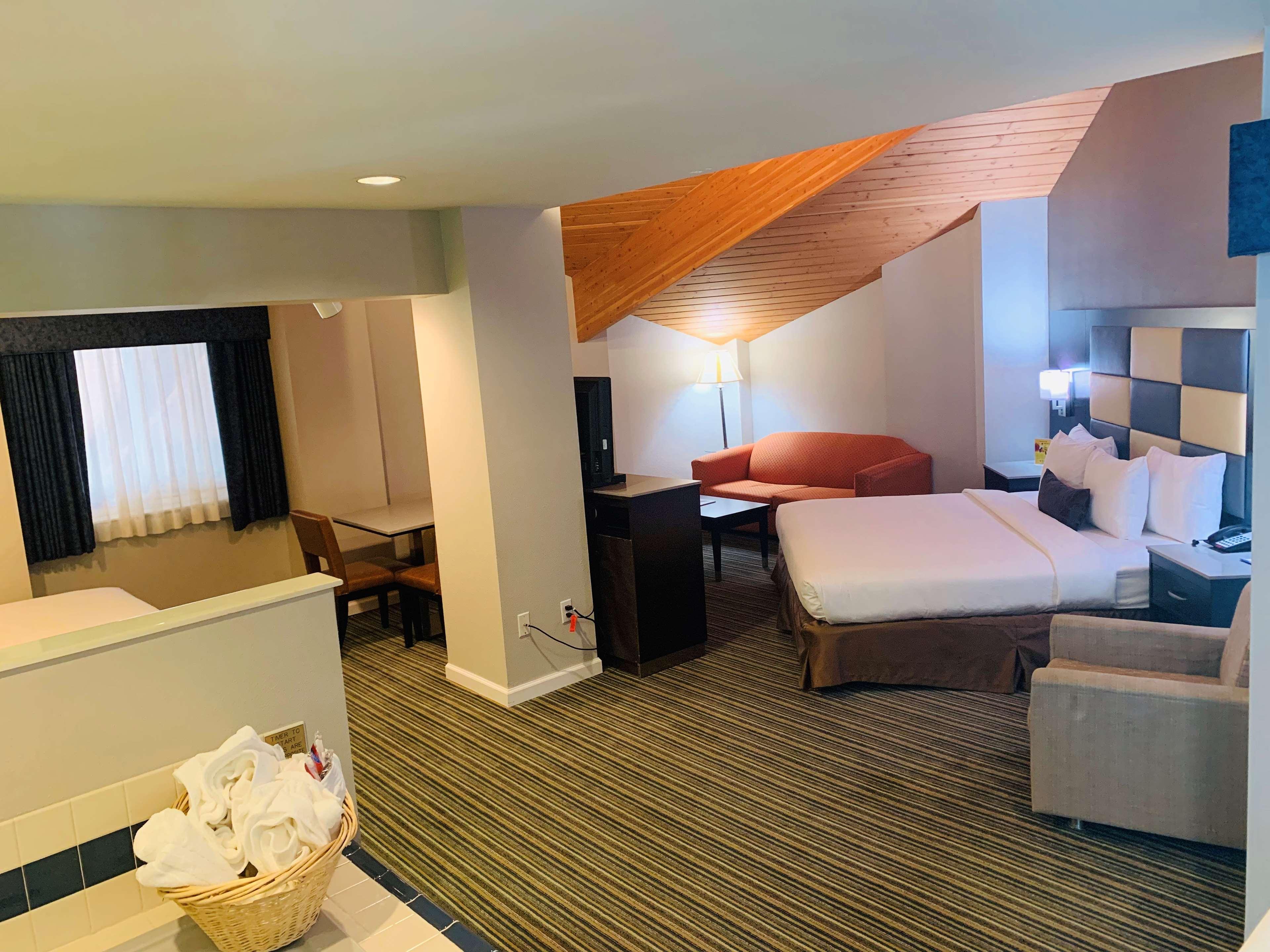 Surestay Plus Hotel By Best Western Redding Pokoj fotografie
